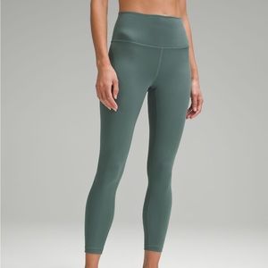 NEW LULULEMON SIZE 2 LEGGINGS